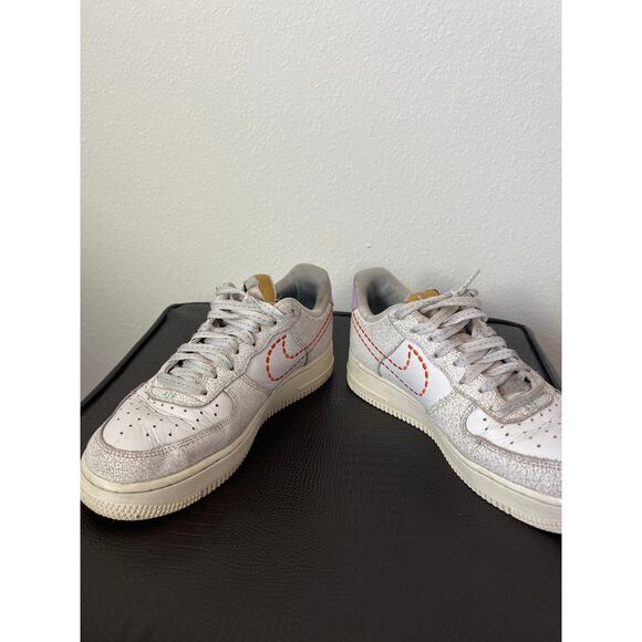 NIKE Air Force 1 Women Low '07 SE Nike 101 DX2348-100 White Sneakers - Picture 5 of 9